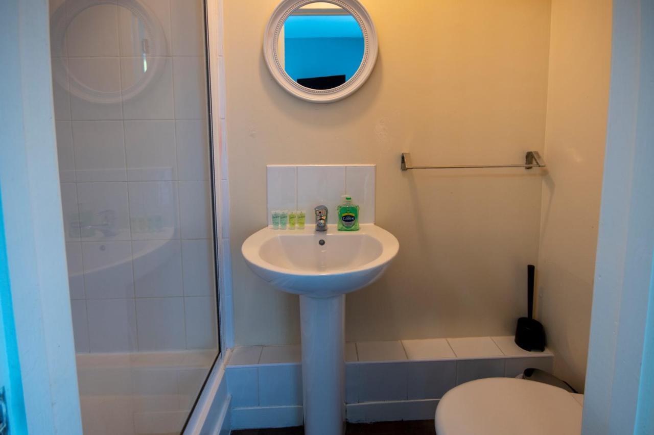 Irvine Riverside Guesthouse By Payman Club Bagian luar foto